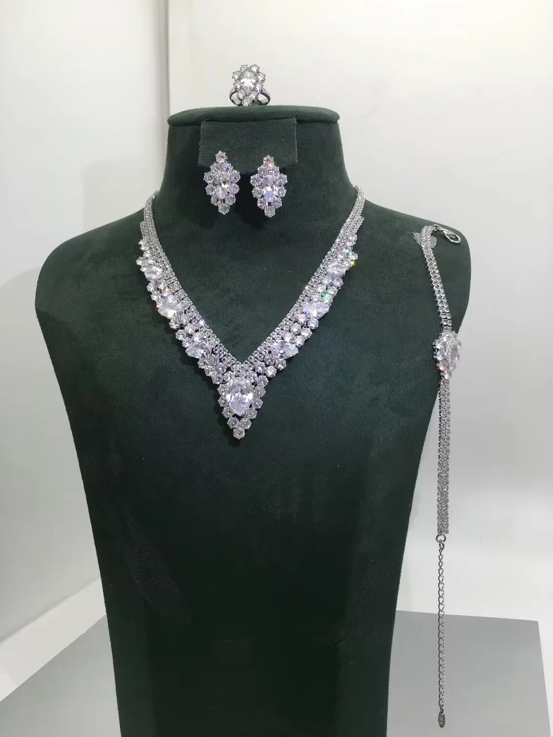 Treasure's Victoria  Jewelry Sets